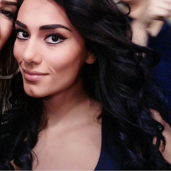 Nur Bozar kimdir