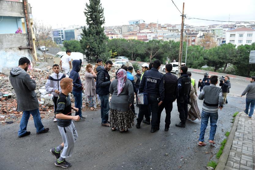 Polisin asayiş uygulaması yaptığı mahalle karıştı