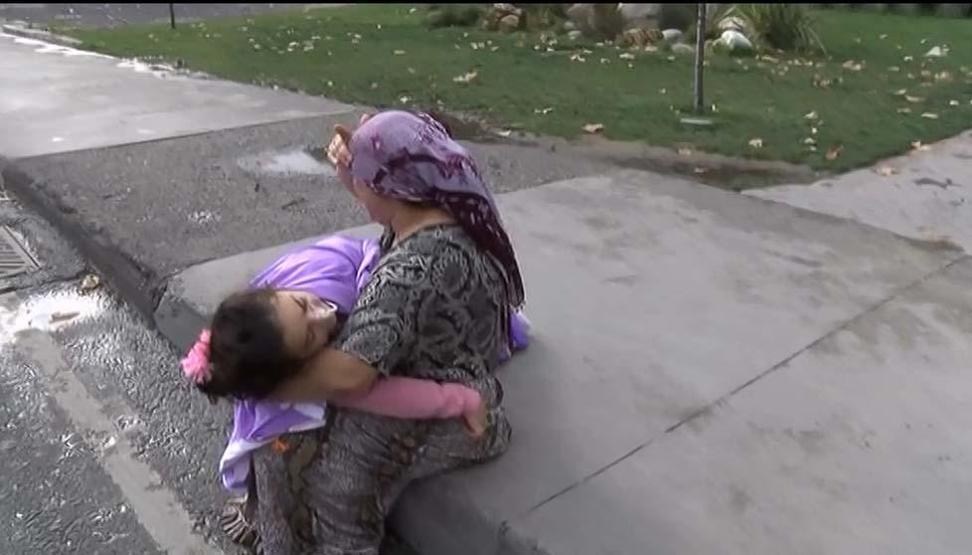 Polisin asayiş uygulaması yaptığı mahalle karıştı