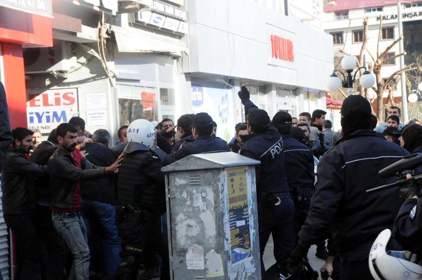 Tuncelide Başbakan Davutoğluna protesto