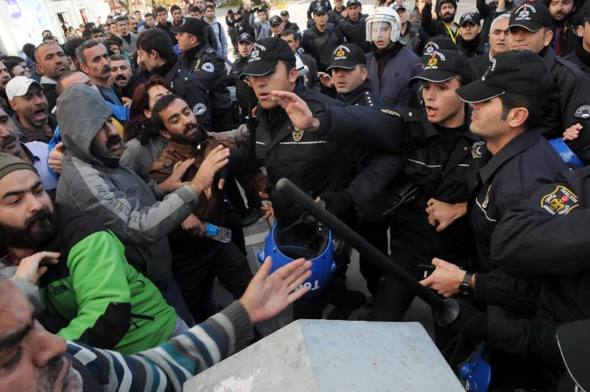 Tuncelide Başbakan Davutoğluna protesto