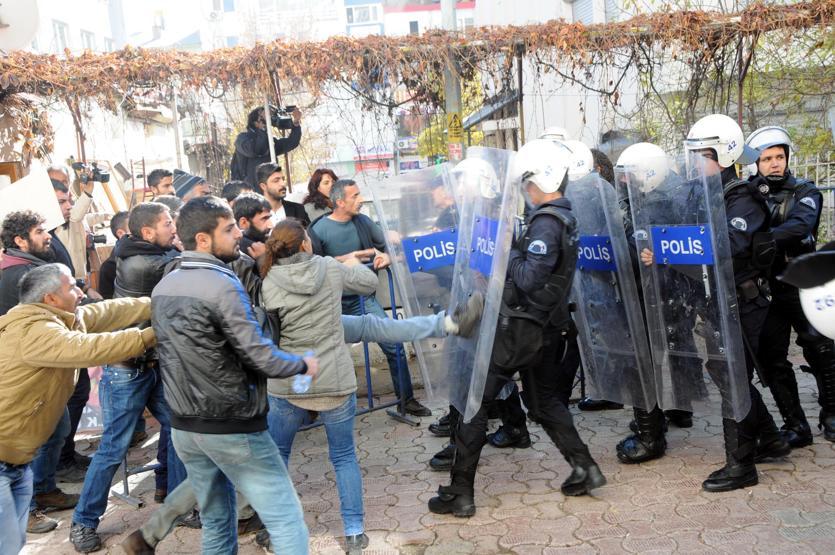 Tuncelide Başbakan Davutoğluna protesto