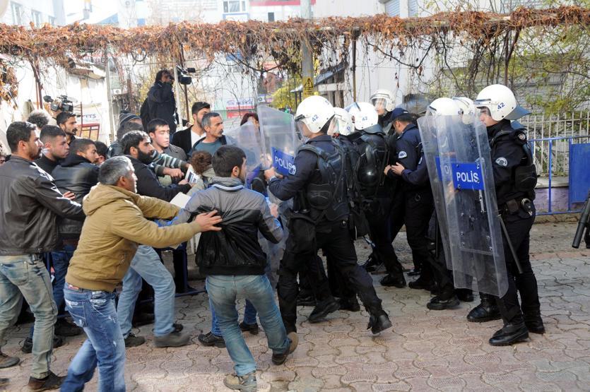 Tuncelide Başbakan Davutoğluna protesto