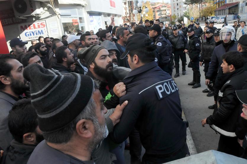 Tuncelide Başbakan Davutoğluna protesto