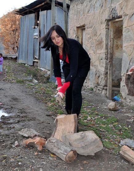 Odun kırıp, soba yakan, Eğitim melekleri
