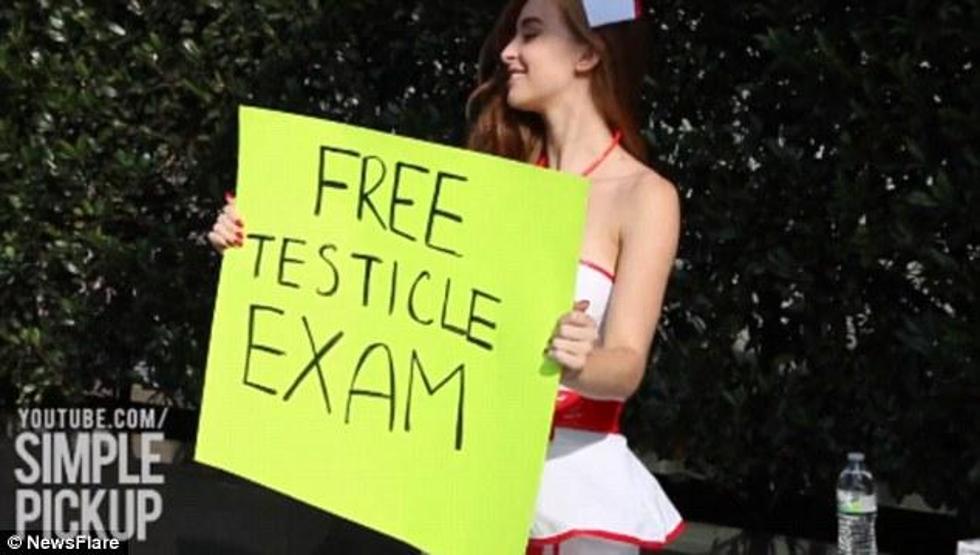 Sokağın ortasında testis kontrolü
