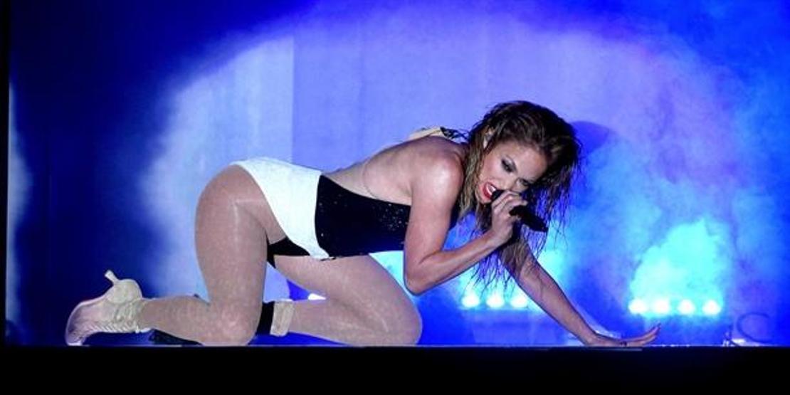 Jennifer Lopez geceye damgasını vurdu
