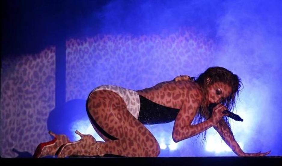 Jennifer Lopez geceye damgasını vurdu
