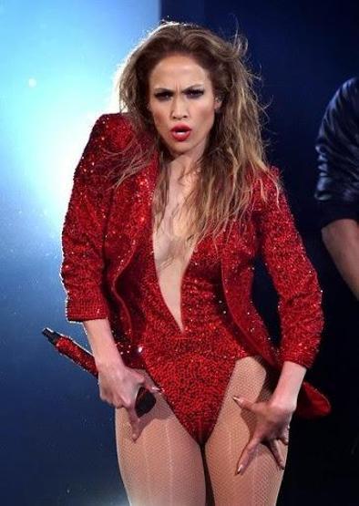 Jennifer Lopez geceye damgasını vurdu