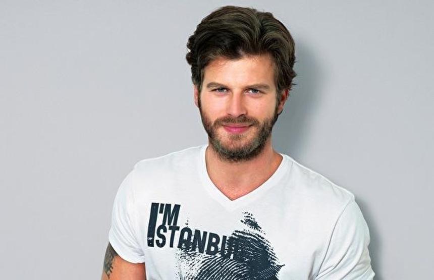 Kıvanç Tatlıtuğ hayranlarını üzecek