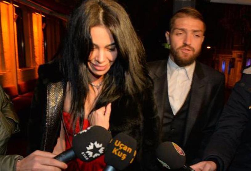 Caner Erkinin doğum gününü dışarıda kutladı