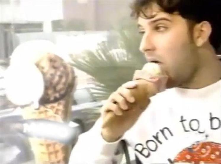 Tarkanın dondurma reklamı fotoğrafları