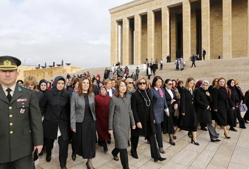 Kadın milletvekilleri Anıtkabirdeydi