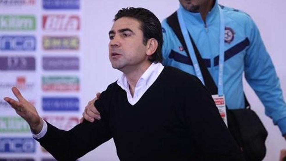 Osmanlıspor Teknik Direktörü olay çıkardı