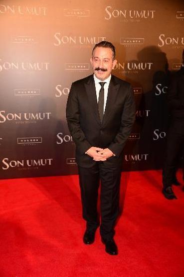 Cem Yılmaz, Ayşe Hatun Önal ile aşk yaşıyor