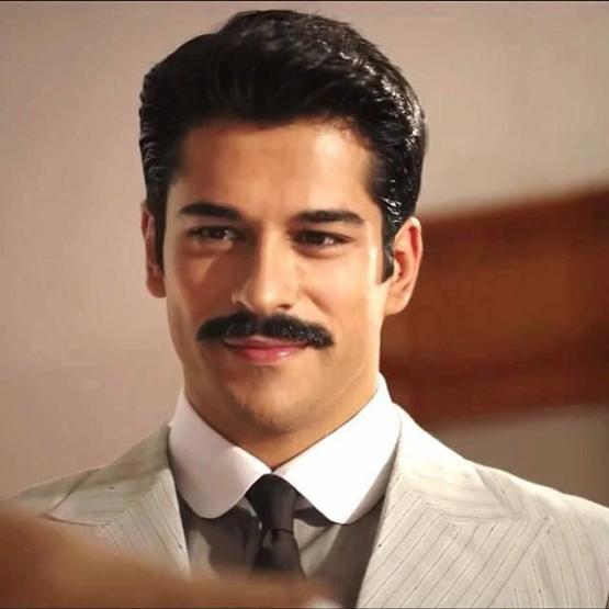 Burak Özçivit sakallarıyla o listede yer aldı