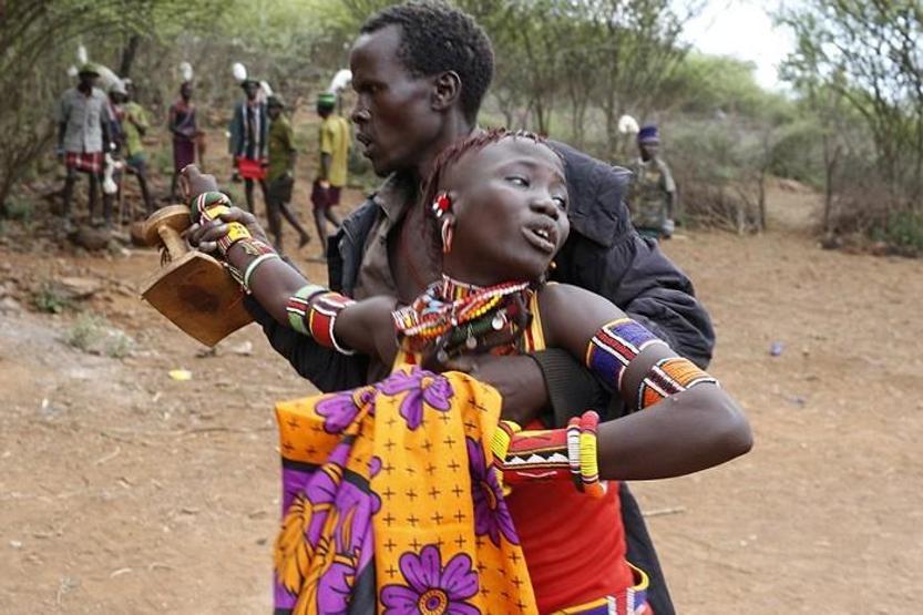 Kenyada akıl almaz gelenek