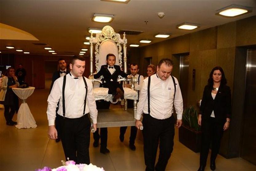 Küçük Ağa sünnet oldu