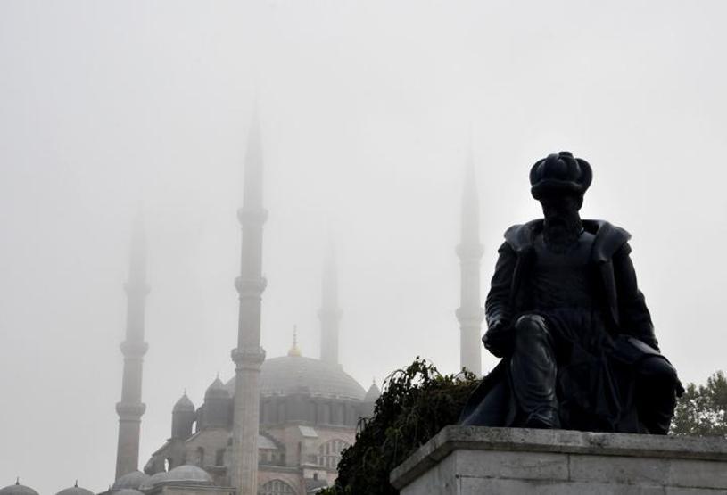 Edirne yoğun sis altında