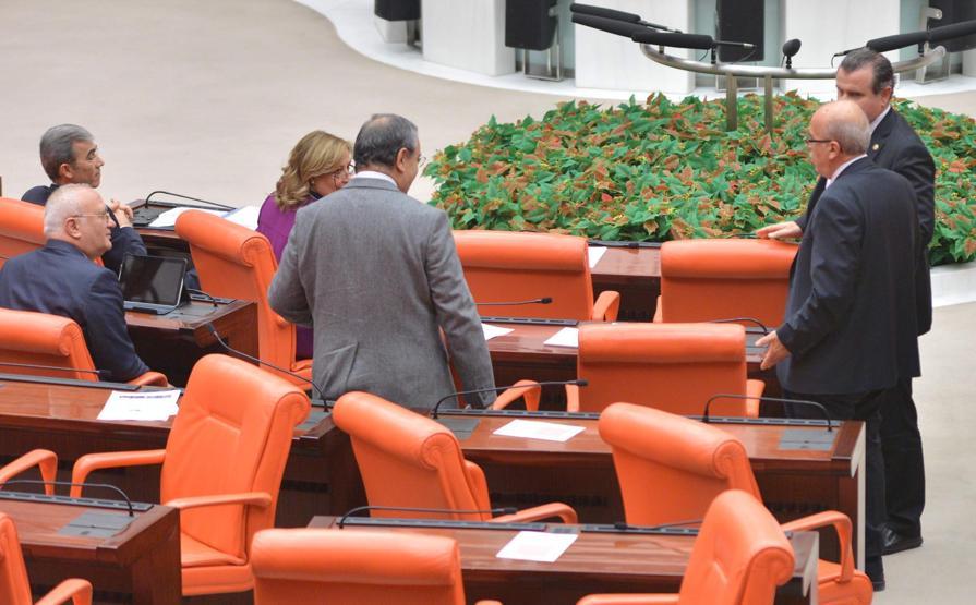 AK Partili vekil kendi partisine kızdı, salonu terk etti