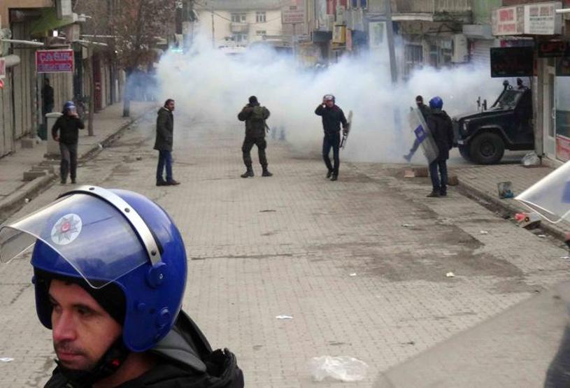 Tarihi geçmiş gaz bombası 4 kişiyi hastanelik etti