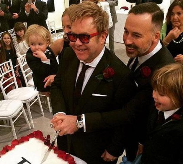 Elton John böyle evlendi