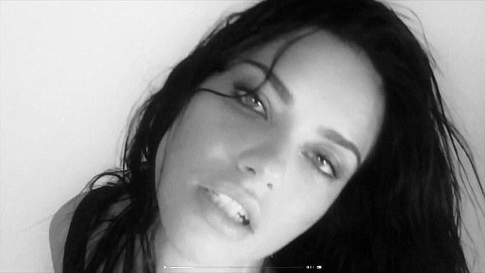Adriana Limadan nefes kesen reklam