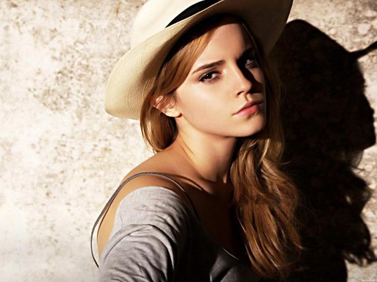 Emma Watsondan üstsüz sahne