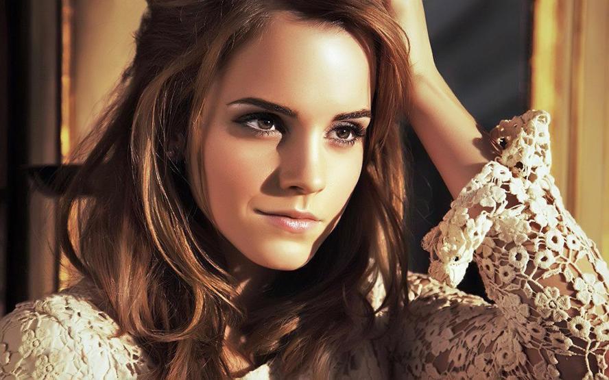 Emma Watsondan üstsüz sahne