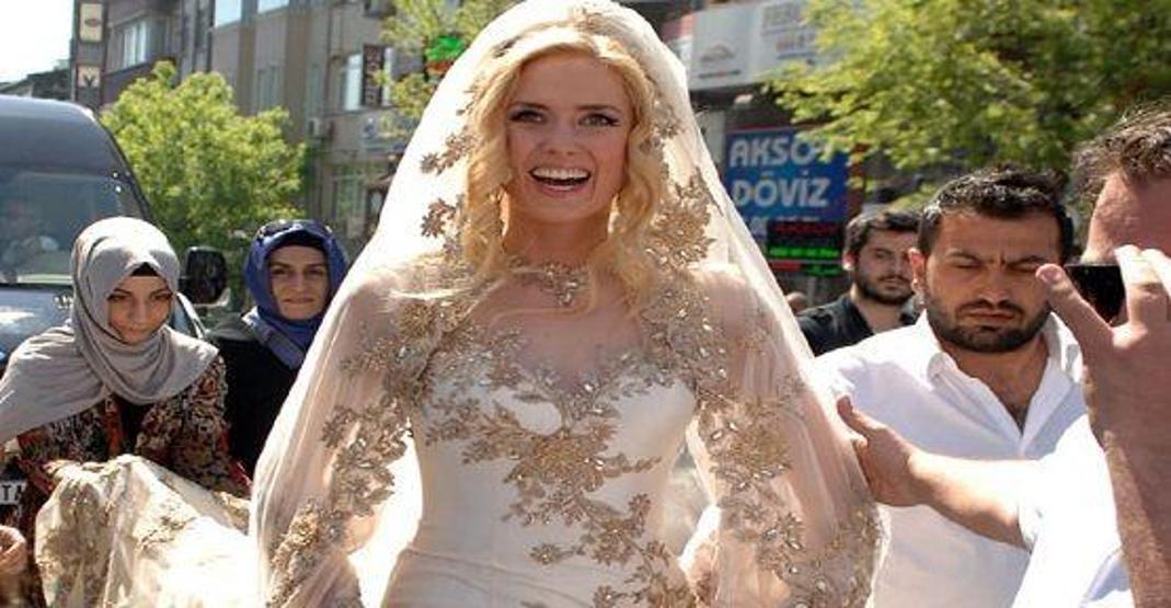 Wilma Elles, imam nikahı kıydırdı