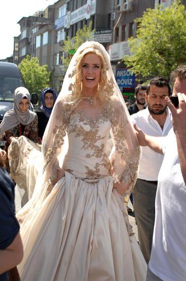 Wilma Elles, imam nikahı kıydırdı