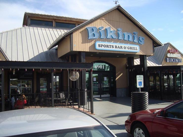 Bikini giymeyen çalışanını kovdu