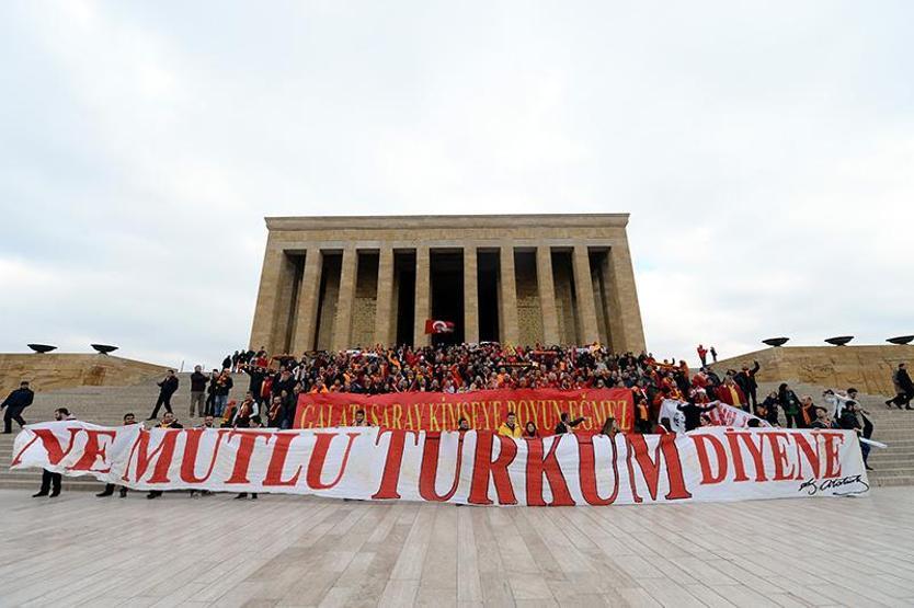Galatasaraylılar yönetimi böyle protesto etti