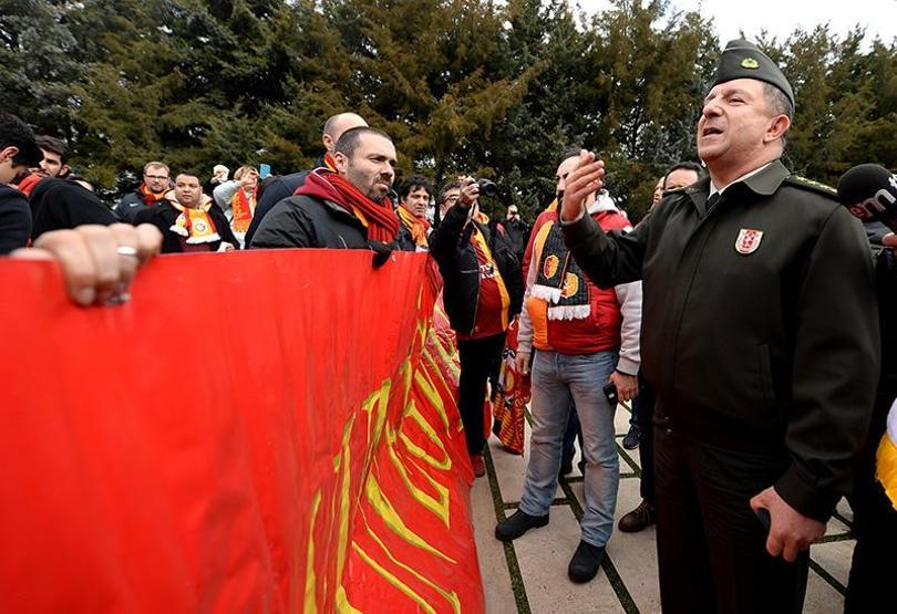 Galatasaraylılar yönetimi böyle protesto etti
