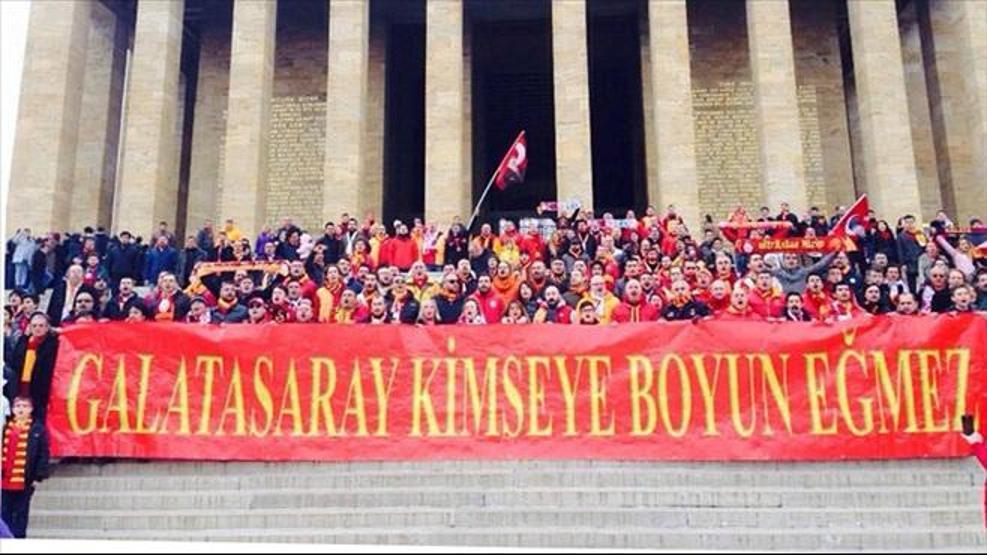 Galatasaraylılar yönetimi böyle protesto etti