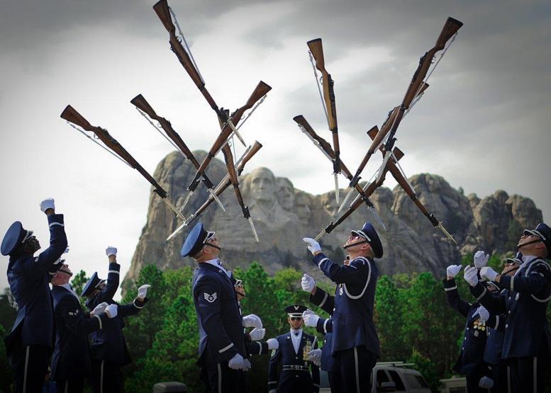 US Air Force askerlerinin çektiğin en ilginç fotoğraflar