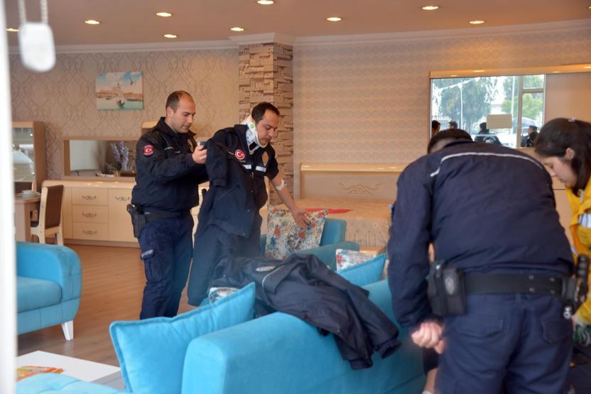 Zırhı polis aracı, kırmızı ışıkta TOMAya çarpıp devrildi
