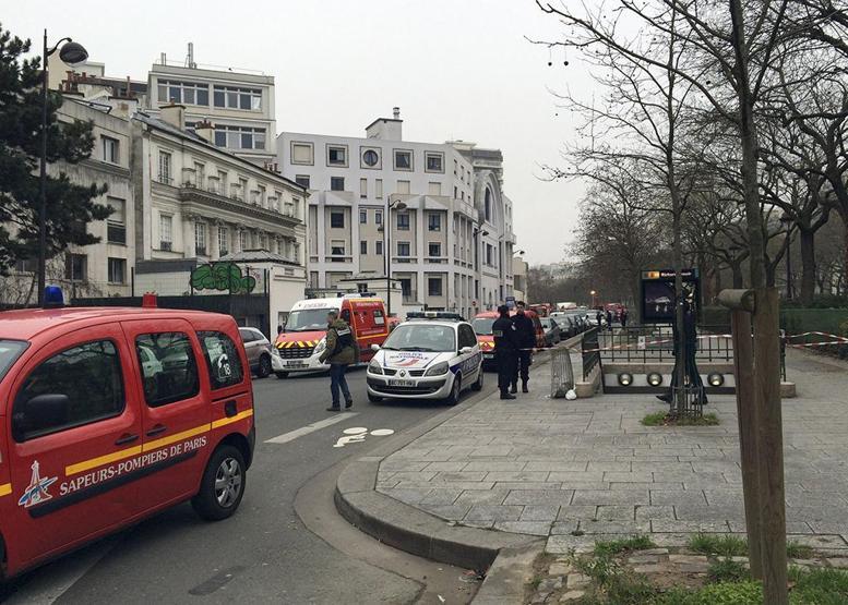 Pariste mizah dergisi Charlie Hebdoya silahlı saldırı