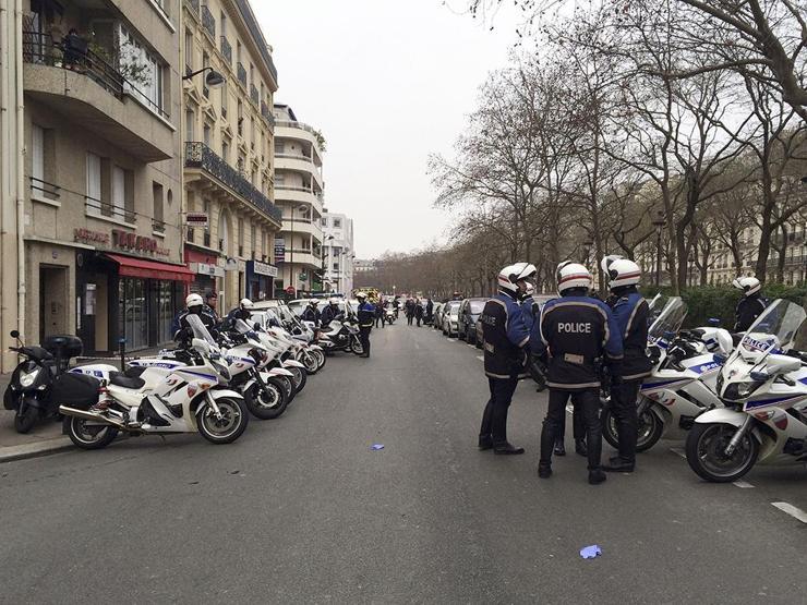 Pariste mizah dergisi Charlie Hebdoya silahlı saldırı