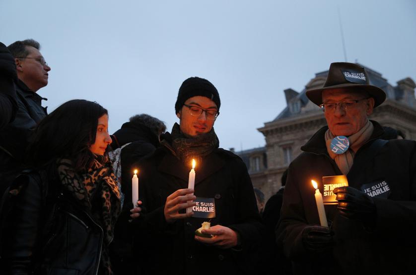 Dünyada on binlerce kişi Charlie Hebdo için meydanlarda