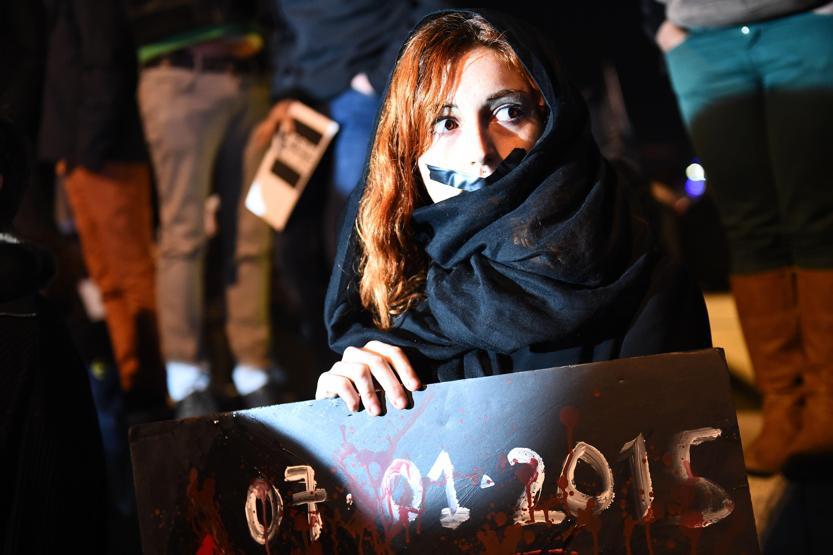 Dünyada on binlerce kişi Charlie Hebdo için meydanlarda