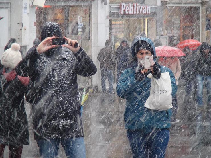 İstanbul buz kesti, sıcaklık eksi 9a düştü