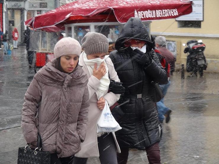 İstanbul buz kesti, sıcaklık eksi 9a düştü