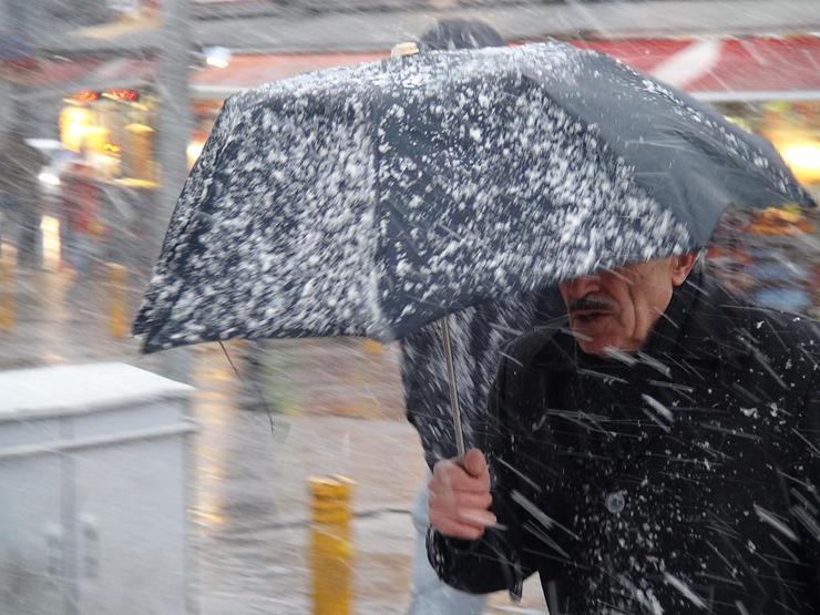 İstanbul buz kesti, sıcaklık eksi 9a düştü