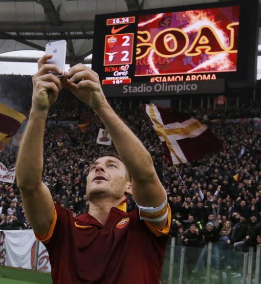 Totti golü attı, selfieyi çekti