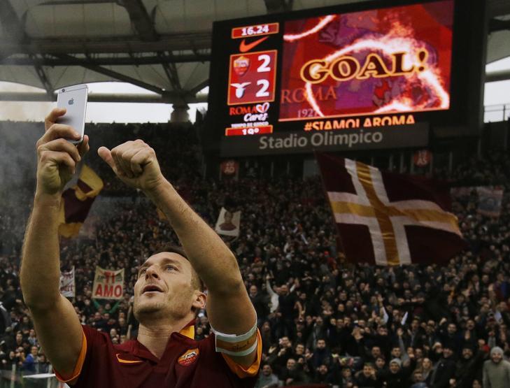 Totti golü attı, selfieyi çekti