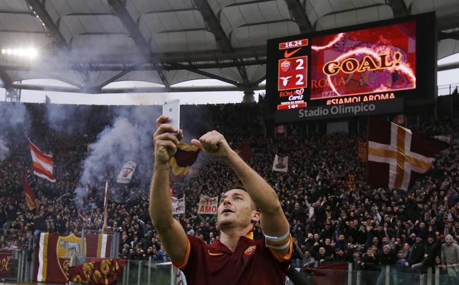 Totti golü attı, selfieyi çekti