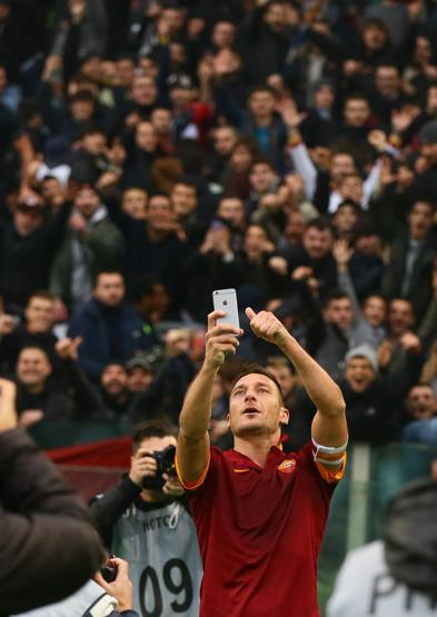 Totti golü attı, selfieyi çekti