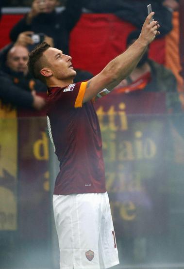 Totti golü attı, selfieyi çekti