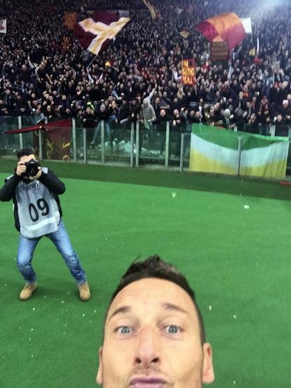 Totti golü attı, selfieyi çekti
